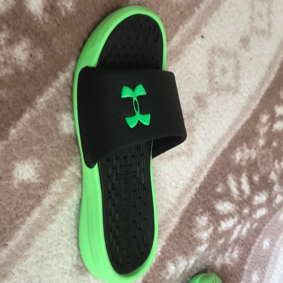 Under armour slides size 6 - Picture 5 of 6